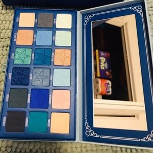 Jeffree stars blue blood palette